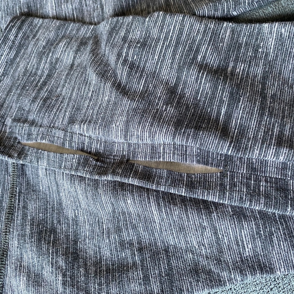 Aerie Capri leggings with keyhole cutout - Picture 2 of 5